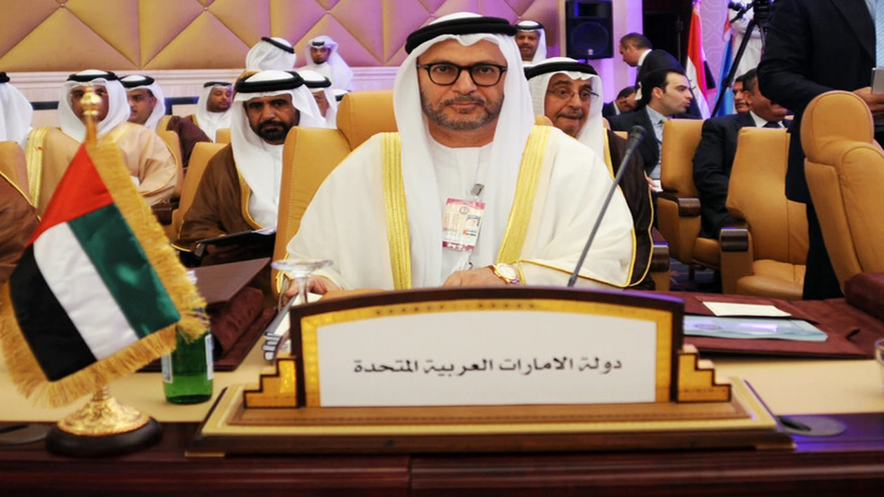 قرقاش يصف استهداف محطة براكة النووية بأنه تصعيد إرهابي خطير